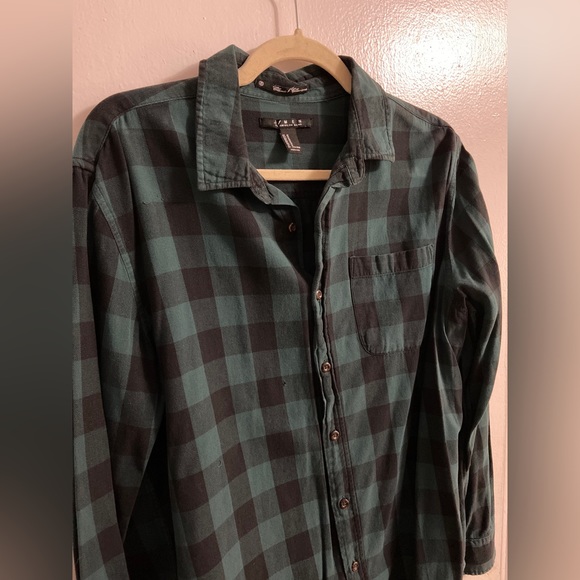 Green Flannel size medium - Picture 4 of 4